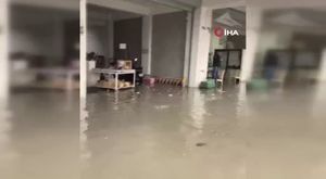 Alevler üzerini sardı, çevredekiler söndürdü