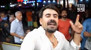 Famous Turkish Ice-cream seller sing song for Pakistan | Çılgın Dondurmacı Istanbul 