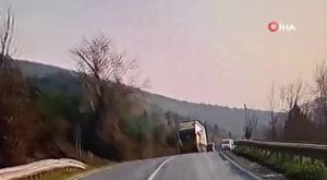 Bursa'da Atatürk baskılı Türk Bayrağına çirkin saldırı!