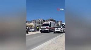 Genç kadın kendini kurtaran polise kafa attı