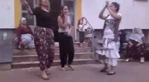 Dans için yanlış etek seçimi - Dailymotion video