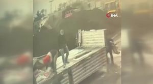 Adana'da yolcu otobüsü alev alev yandı, yolcular tahliye edildi