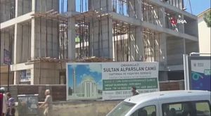 Bursa'da vandallar kameraya böyle yansıdı! Çizdiler, kırdılar...