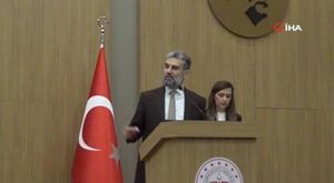 Trafikte 'çiğ köfteli' kadın trafik magandası!