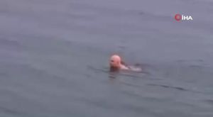 Bursa'da taksi ile belediye otobüsü şoförlerinin kavgası kamerada