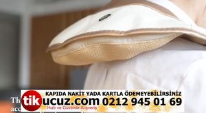 Omuzda Masaj Yapan Şal Kıyafet
