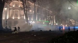 Fransa'da yüzlerce taksi şoförü protesto düzenledi