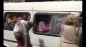 20 kişilik minibüse 45 kadın bindi!