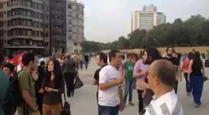 Devrimci Müslümanlar Karanfillerle Taksimde