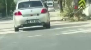 Bursa'da hatalı dönüş yapan araca çarptı, kazayı ucuz atlattı!