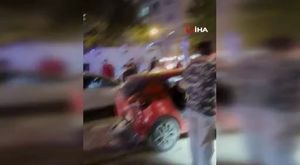 Bursa'da kamyon virajı alamadı, tomruklar yola saçıldı
