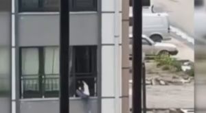 SÜRÜCÜ KALP KRİZİ GEÇİRDİ, ZABITALAR HAYATINI KURTARDI