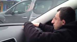 Köksal Baba trafikte arabaya sinirlenirse