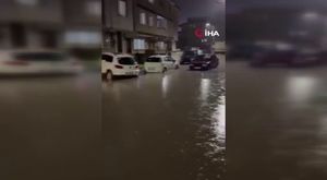 Bursa yolunda toprak kayması! Kayalar yola düştü