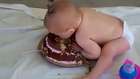 Sevimli Bebek ve İlk Doğum Günü Pastası :))))