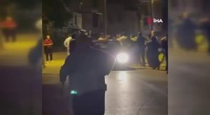Bursa'da kadınlar matinede mendil yerine maske salladı