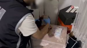 7 yaşındaki Harun, anne ve babasının sesini gözyaşlarıyla karşıladı