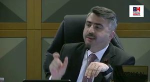 Nişanlısına sözlü şiddet gösteren adama böyle tepki gösterdi