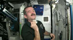 Uzay İstasyonunda El Bezini Islatınca Ne Olur?