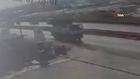 Motosiklet sürücüsünün feci kazada can verdiği anlar kamerada