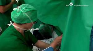 Anne Karnındaki Bebeği Kendi Elleriyle Çıkardı (Sezaryen Ameliyat) 