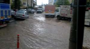 İzmir'de Yağmur Hayatı Felç Etti | 19.12.2012 | Haberci35.com
