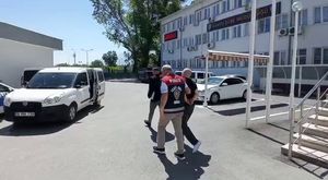 Bursa'da otomobil sahibinin gözü önünde alev alev yandı!