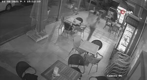 ANITKABİR'DE SLOGAN TERBİYESİZLİĞİ GELENEK HALİNE GELDİ