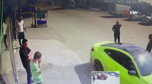 Adana'da genç kızlar tekme ve yumruklarla kavga etti