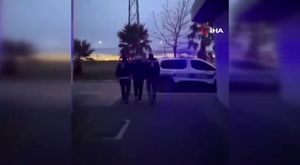 Trafikte 'çiğ köfteli' kadın trafik magandası!