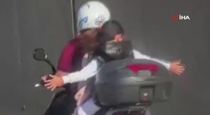 Kadınları tek tek durdurup o uygulamayı yüklettiler