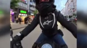 DAMADIN ÜSTÜNE MOTOR YAĞI DÖKTÜLER