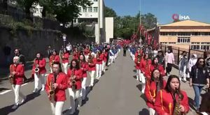 Fırtına uçurdu, çelik ok gibi saplandı