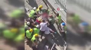 Banyodaki kadını gözetlerken yakalandı