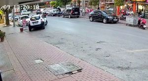 Kavga ettiği kişinin yüzüne uçan tekme attı... O anlar kamerada