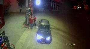 Masalar sandalyeler hareket etti, devrilen dolap bilgisayarların üstüne düştü