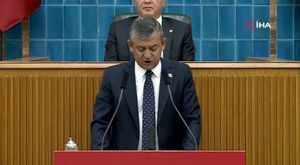 Kömür yüklü tır benzinliğe böyle daldı...