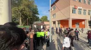 İndirim yapan mağazada vatandaşlar tencere için birbirini ısırdı