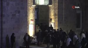 Bursa'da 30 Ağustos coşkusu...Binlerce kişi fener alayında buluştu, Nilüfer'i dinledi