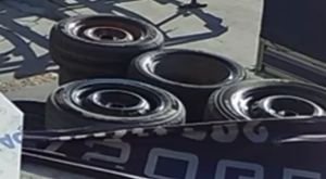 Bursa'da yürek burkan görüntü! Çöpü karıştıran kadın...