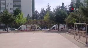 Kontrolden çıkan motosikletin kadın sürücüsü savruldu