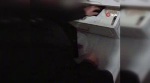 Çöp karıştırırken bulduğu bayrağı bakın ne yaptı