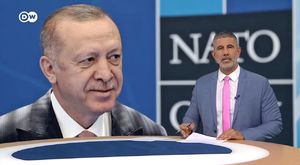 Türker Ertürk ``Bu ilişkiye akıllar ermez...`` - Sesli Köşe Yazısı 5 Mayıs 2020 Salı #EvdeKal 