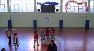 Van Spor Lisesi Genç Kızlar Basketbol takımı Mardin'de çeyrek finale yükseldi.