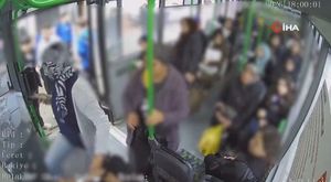 Eminönü'nde tramvay raydan çıktı