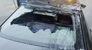 Motosiklete çarpan motosikletli metrelerce böyle savruldu