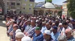 İstanbul'da apartman yangını korku dolu anlar yaşattı: 2 kişi alevlerden kurtarıldı