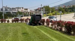 Bursa'da kontrolden çıkan araç durağa daldı