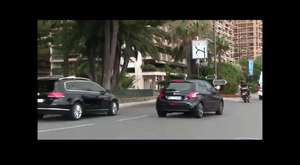 Köpekbalığı ile arkadaş olmaya çalışmak