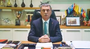 Belediye Başkanı Şimşek, Karagedikli öğrencilere hediyeler dağıttı